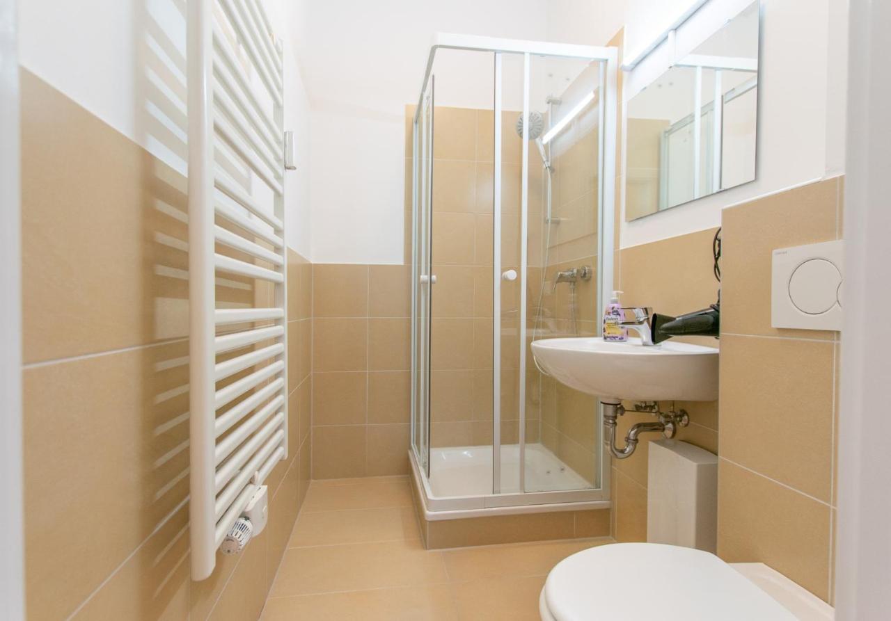 Raj Living - 1 Or 4 Room Apartments - 15 Min To Messe Dus - 10 Min Old Town Dus Düsseldorf Exteriér fotografie