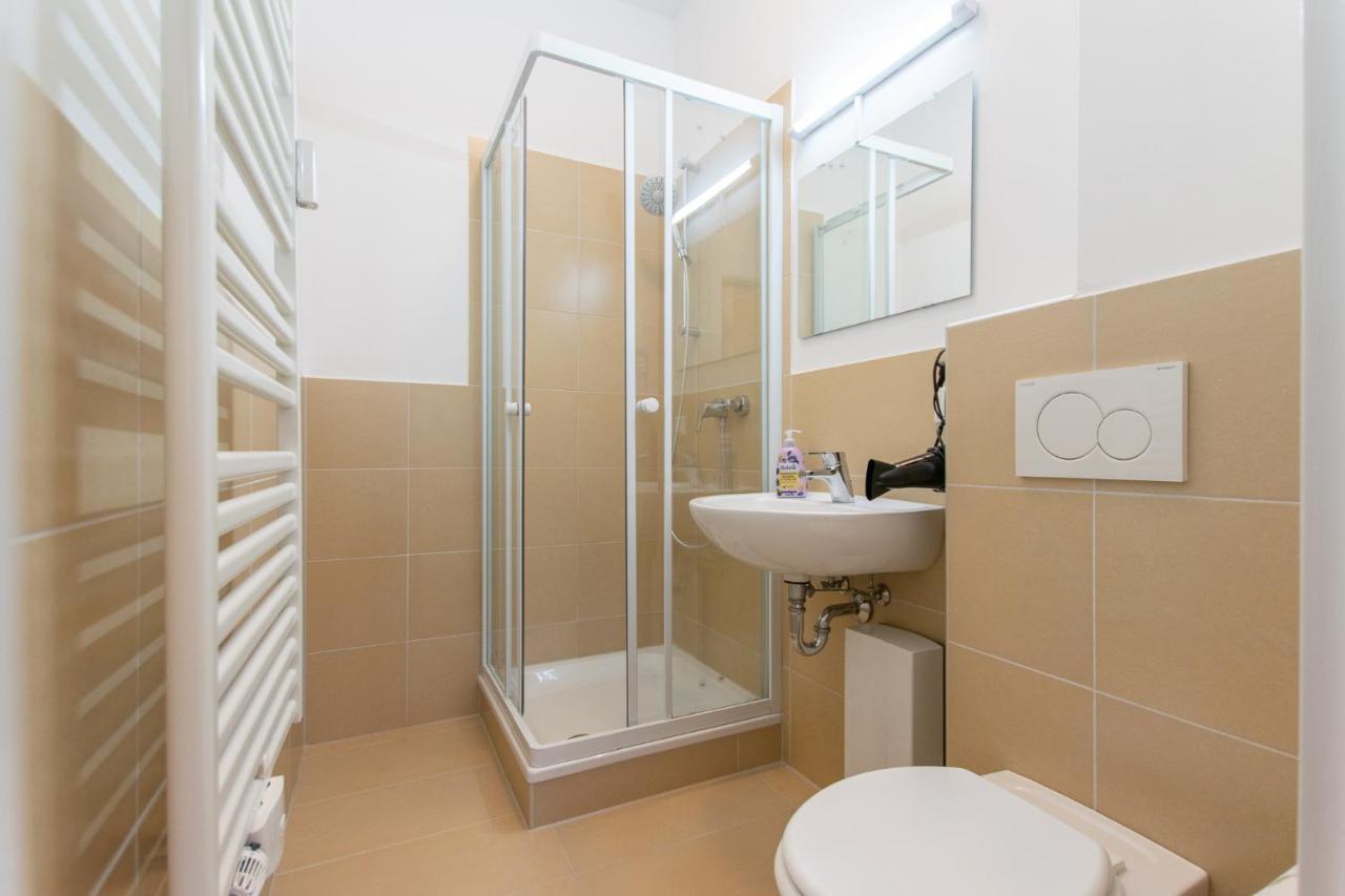 Raj Living - 1 Or 4 Room Apartments - 15 Min To Messe Dus - 10 Min Old Town Dus Düsseldorf Exteriér fotografie